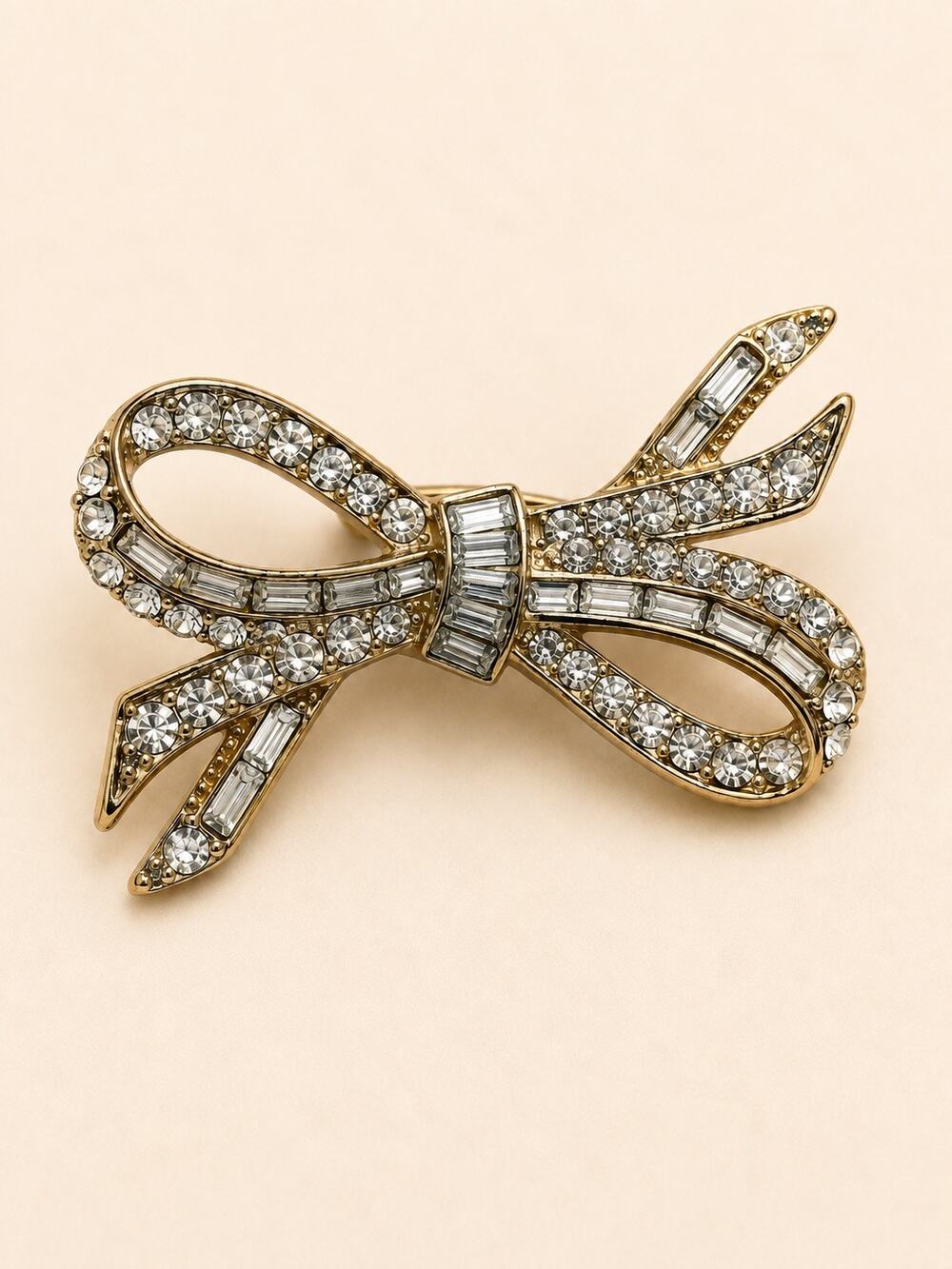 Gold tone and rhinestone large bow stretch ring